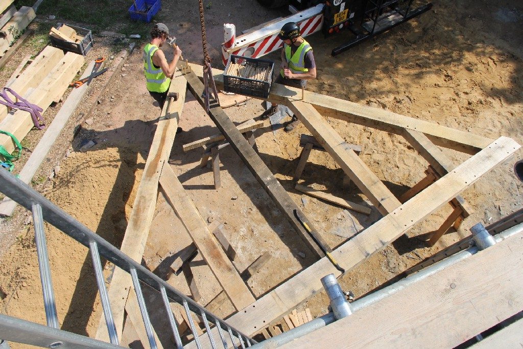 Oak frame truss