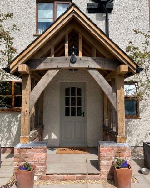 Oak framed porch by Castle Ring Oak Frame